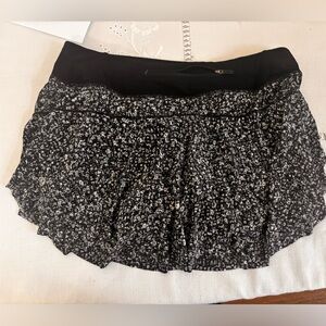 Lululemon skirt size 6